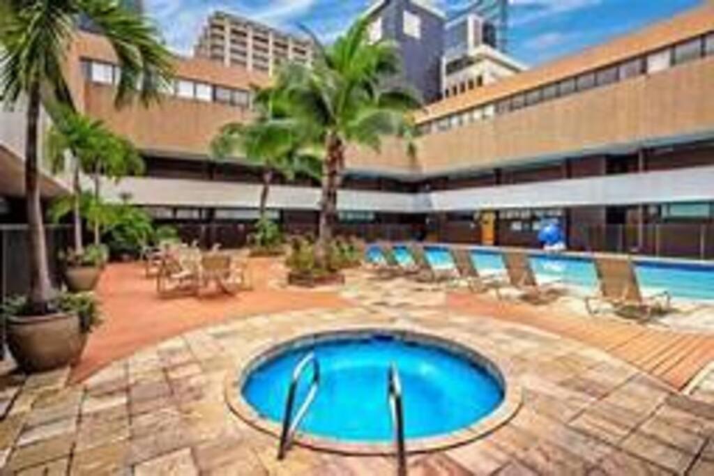 Condotel With Free Parking Wifi Central Ac Гонолулу Екстер'єр фото